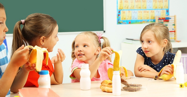 Milchgetränke für die Schulpause © Shutterstock