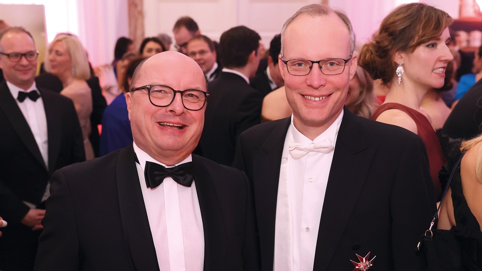 Mag. pharm. Thomas W. Veitschegger (l.), Präsident  des Österreichischen Apothekerverbands, mit Dr. Alexander Biach (r.), General- direktor der SVS.  © Katharina Schiffl