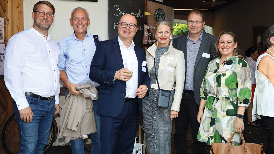 Verbandsdirektor Mario Wolfram, Günter Waxenecker (AGES), Verbands-Präsident Thomas W. Veitschegger, Apothekerkammer-Präsidentin Ulrike Mursch-Edlmayr, Kammeramtsdirektor Walter Marschitz und die stv. Kammeramtsdirektorin Elisabeth Zimmerer beim Empfang ©   Christian Fürst/Apothekerverband