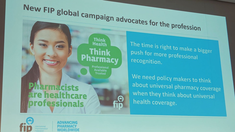 Die „Think Health – Think Pharmacy“-Kampagne macht auf die unverzichtbare Rolle von Apotheker:innen in der Primärversorgung aufmerksam. © FIP Congress & Events beigestellt